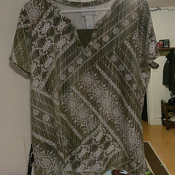 Woman's blouse - Picture 1 of 4